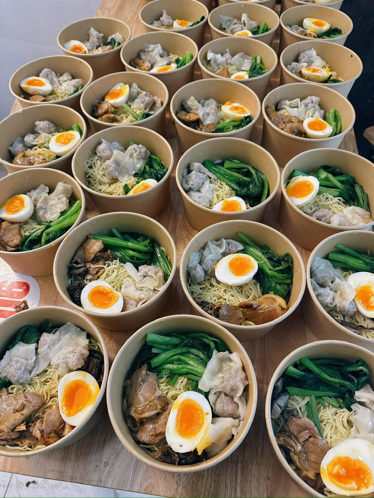Làm suất mỳ sủi tôm
